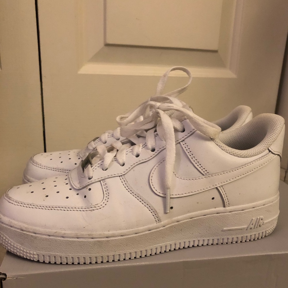 7.5 Women’s Air Force 1 + crease preventers